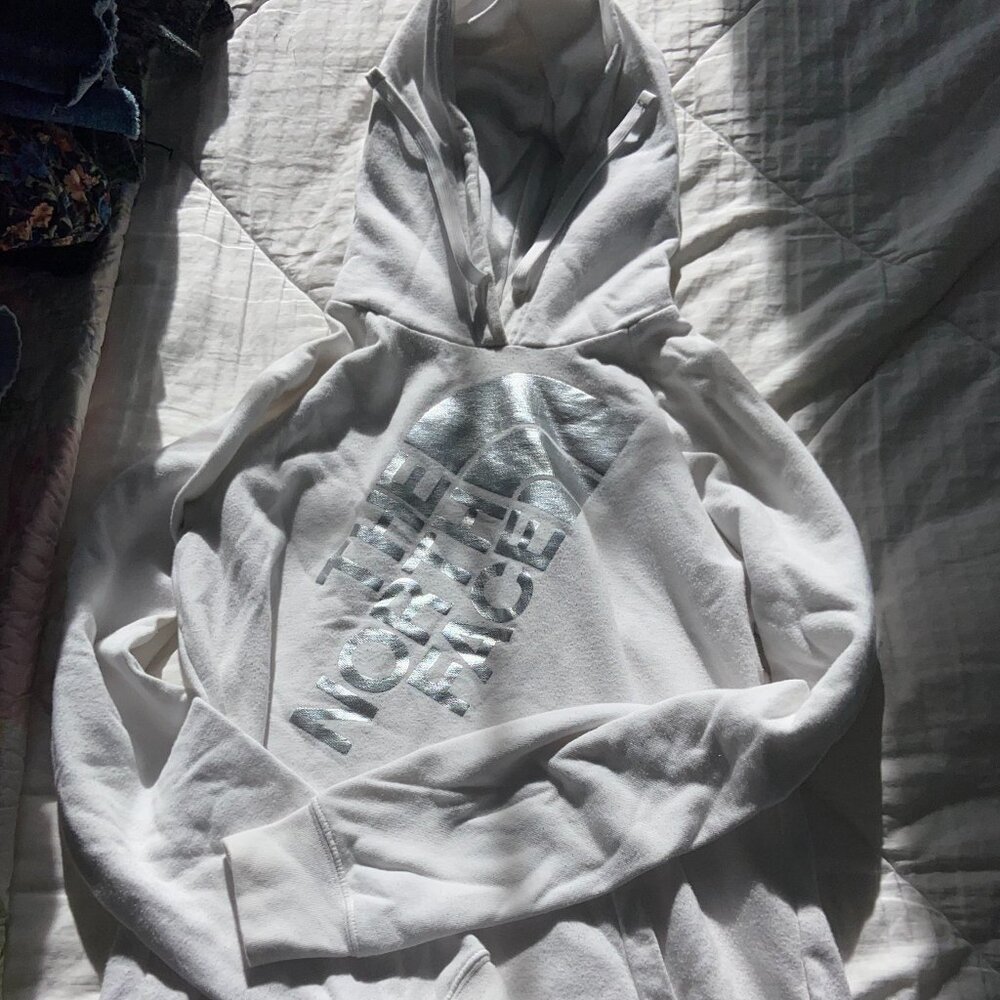 Women's White and Metallic North Face Hoodie Size Medium